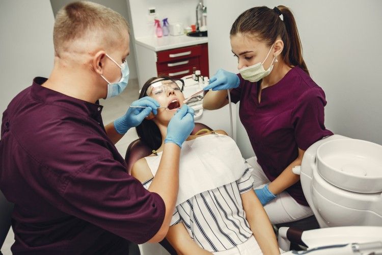 How the Best Dentist Simi Valley Transforms Your Smile Completely